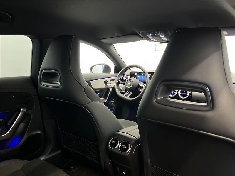 Mercedes-Benz CLA 200d Shooting Brake AMG Style - fotka 21 z 22