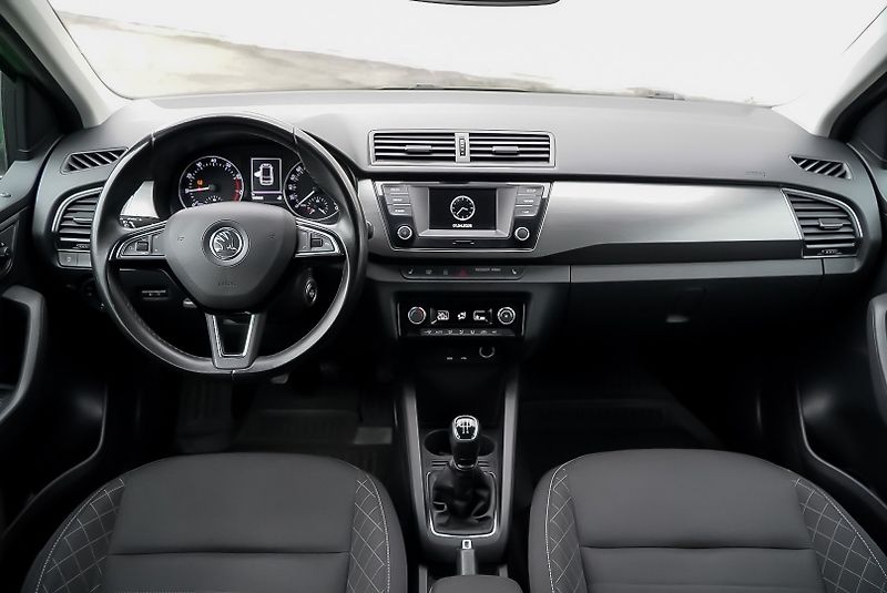 Škoda Fabia 1.2 TSI STYLE - fotka 14 z 26
