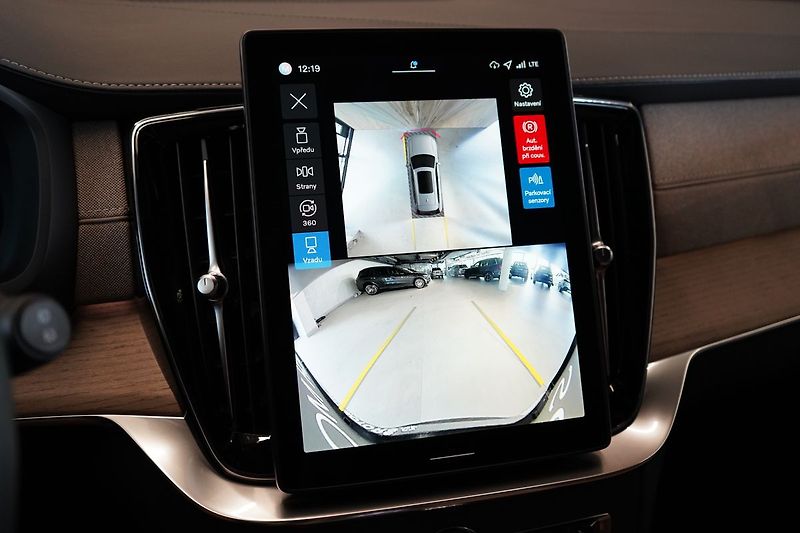 Volvo XC90 B5 AWD PLUS Dark, Vzduch, 360° - fotka 26 z 47