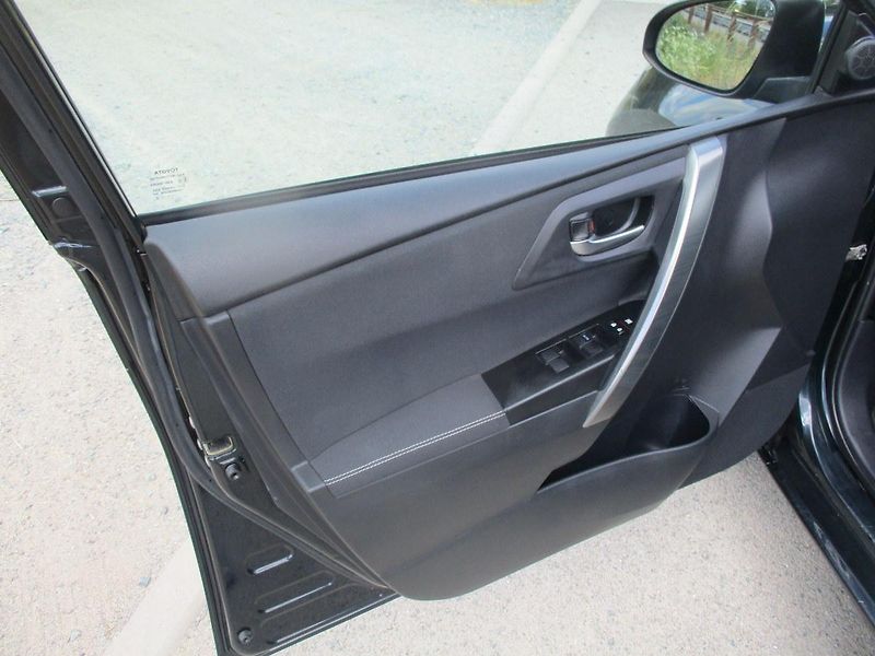Toyota Auris 1.6i VVTi*AUTOM*NAVI*VÝHŘEV*TZ - fotka 11 z 47