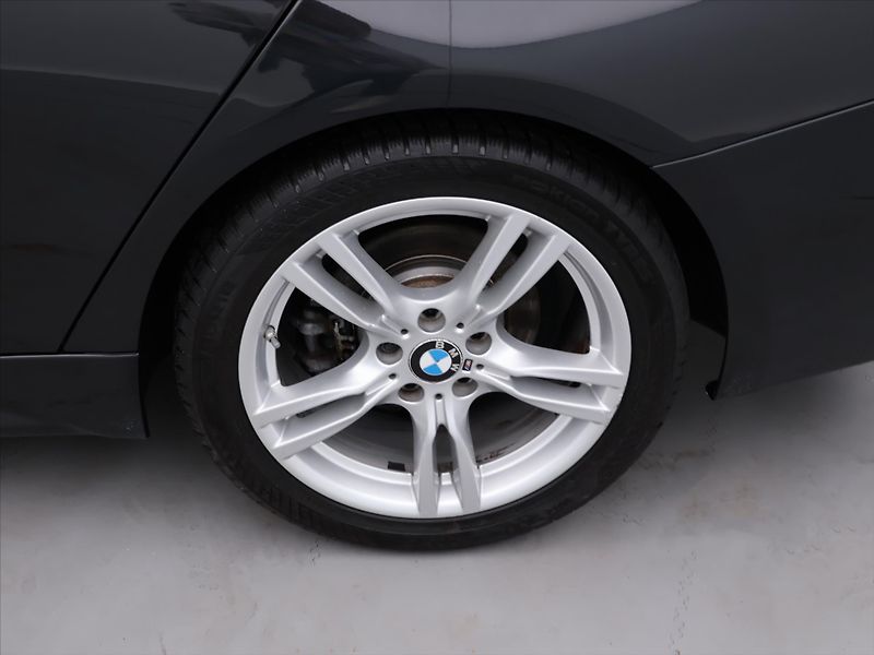 BMW Řada 3 2,0 318d M Sport Aut. CZ DPH - fotka 27 z 34