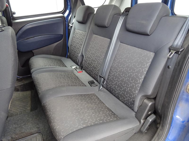 Fiat Dobló (2011) 1.3 JTD 66kw MAN5 - fotka 12 z 24