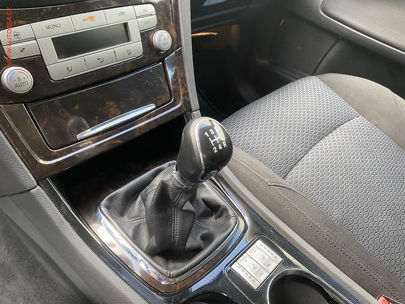 Ford Mondeo (2008) 2.0 i, ČR, Ghia, +kola - fotka 15 z 16