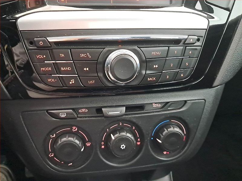 Peugeot 301 (2013) 1.2 VTi, Tempomat - fotka 13 z 15