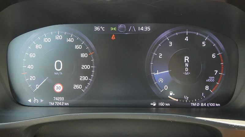 Volvo XC40 T2 FWD Momentum Core - fotka 13 z 22