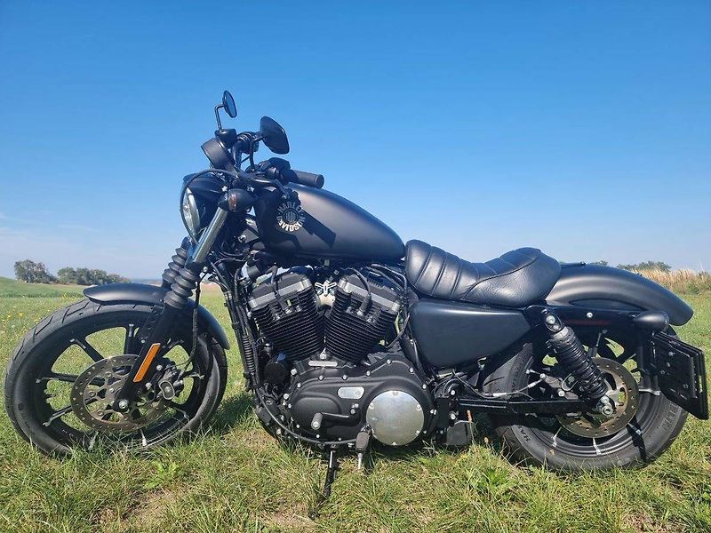 Harley-Davidson XL 883N Sportster Iron (2021) - fotka 12 z 17