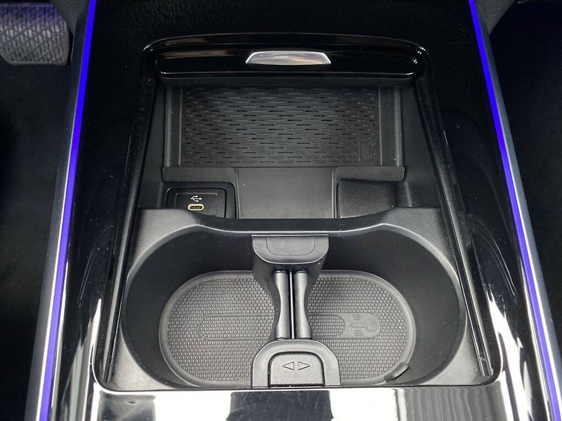Mercedes-Benz GLB (2024) 200 d 4MATIC - fotka 23 z 28