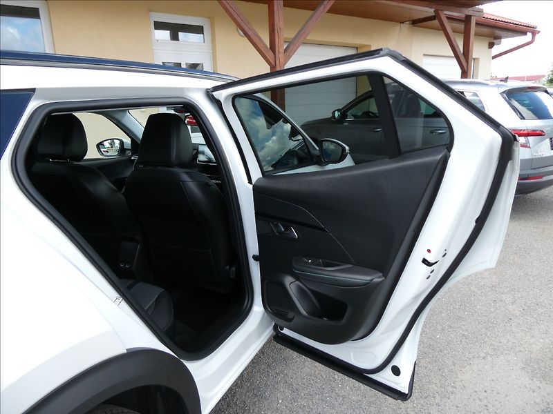 Peugeot 2008 1,2 PureTech 96kW AT8, ALLURE - fotka 27 z 49
