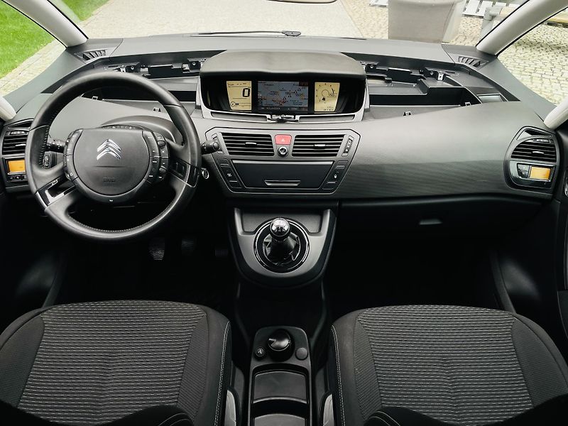 Citroën C4 Picasso 1.6i 88KW MANUÁL LED SENZORY - fotka 21 z 38