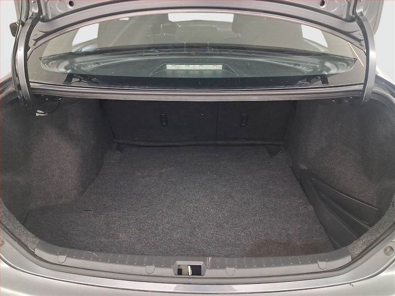Toyota Corolla (2009) 1.3 Dual VVT-i, Vyhř. sedaček - fotka 14 z 16
