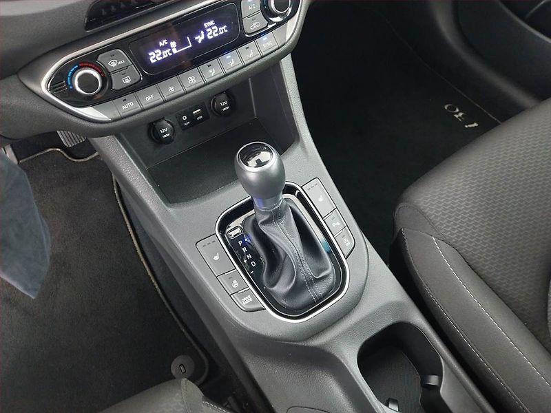 Hyundai i30 (2019) Style 1.4 T-GDI, Automat, Navi - fotka 13 z 19