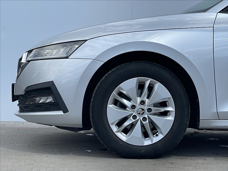 Škoda Octavia 2,0 TDI Combi Ambition Plus - fotka 20 z 23
