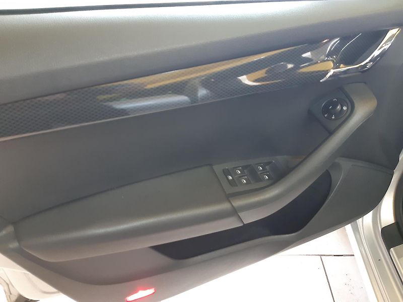 Škoda Octavia 2.0 TDI RS COMBI NAVI - fotka 20 z 29