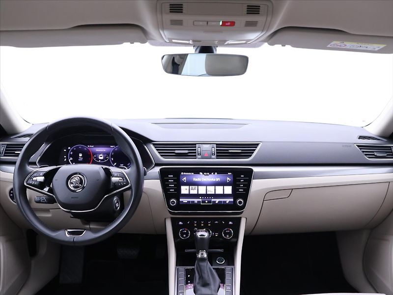 Škoda Superb 2,0 TDI DSG CZ Style 1.Maj DPH - fotka 23 z 30
