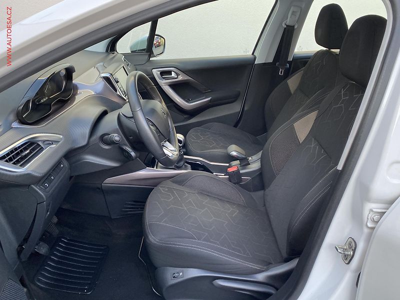Peugeot 2008 (2014) 1.6 e-HDi, Navi, kamera - fotka 9 z 19
