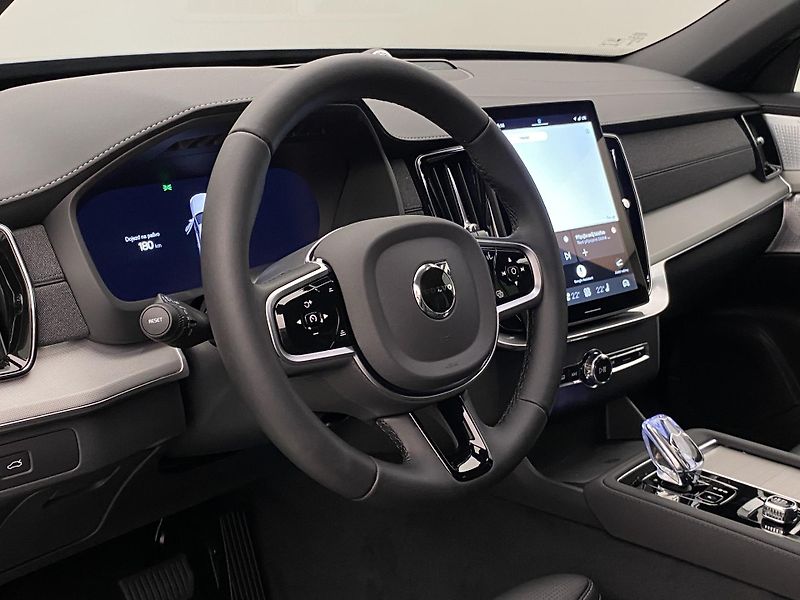 Volvo XC90 (2026) B5 AWD AUT BLACK EDITION PLUS  - fotka 4 z 74