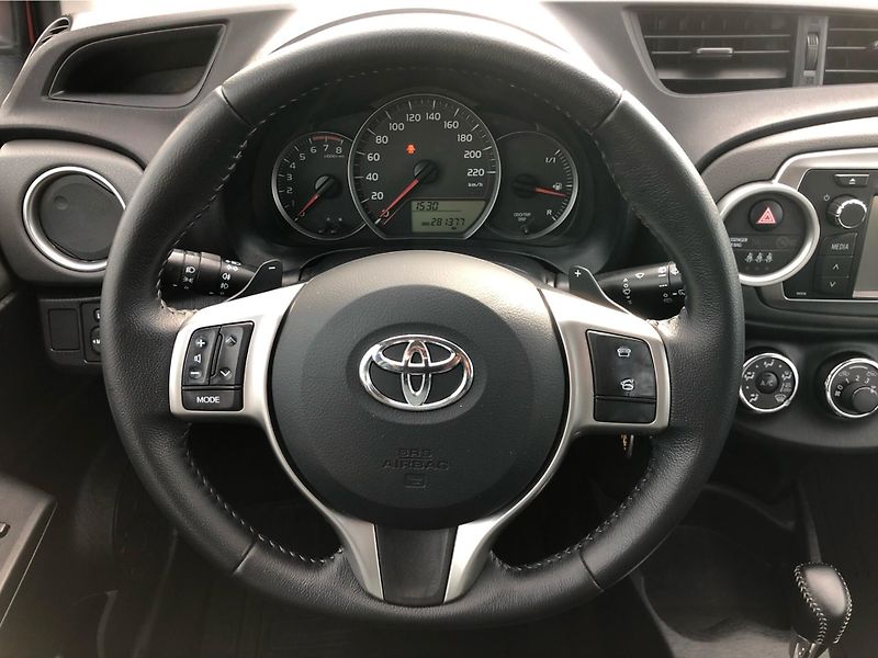 Toyota Yaris 1.33  VVT-i, Automat - fotka 17 z 28