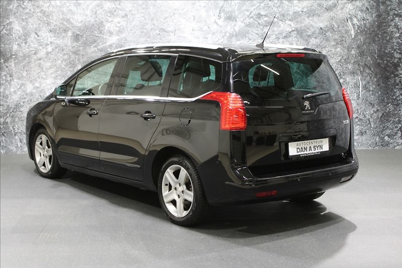 Peugeot 5008 2,0 HDI 120kW 7 míst - fotka 4 z 32