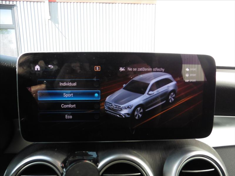 Mercedes-Benz GLC 220d 4Matic - fotka 19 z 24