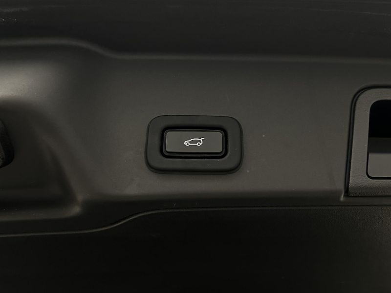 Land Rover Range Rover Evoque P200 R-DYNAMIC HSE AUT CZ - fotka 46 z 48