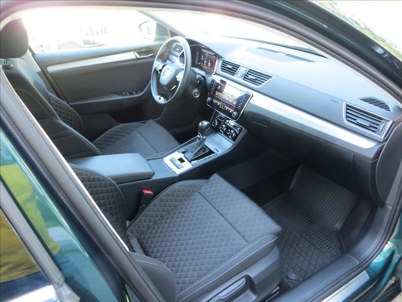 Škoda Superb 2,0 TDI Ambition DSG ČR - fotka 10 z 24