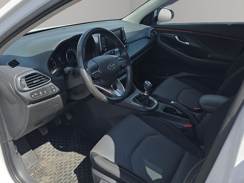 Hyundai i30 (2023) Comfort 1.5i 81kw, serv. kniha - fotka 21 z 24