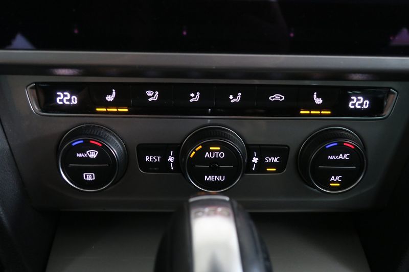 Volkswagen Passat Variant (2017) 2.0 TDI 176kW 4M. DSG Alltrack - fotka 33 z 50