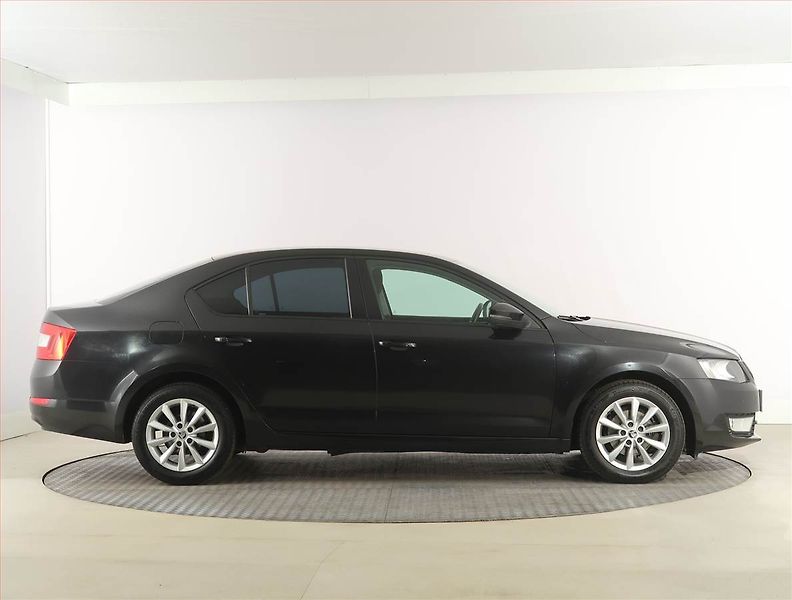 Škoda Octavia (2014) Ambition Plus 1.6 TDI - fotka 6 z 17