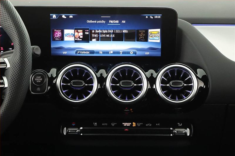 Mercedes-Benz GLA (2025) 200 d, AMG LINE, KEYLESS - fotka 15 z 19