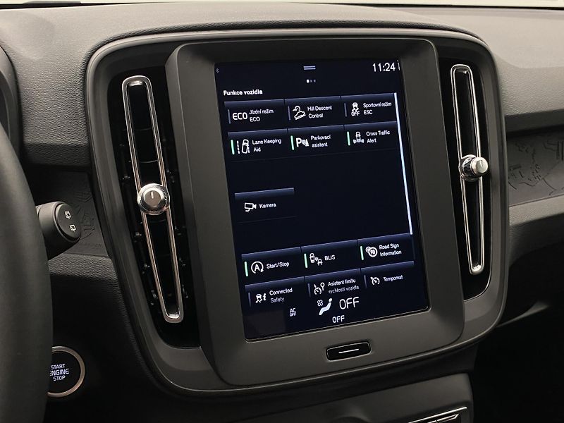 Volvo XC40 T2 ESSENTIAL CZ - fotka 34 z 42