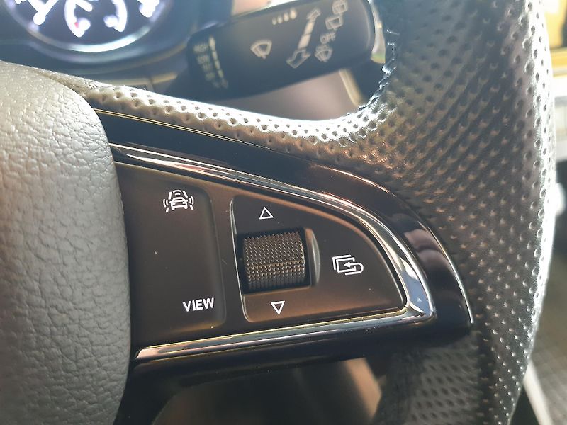 Škoda Fabia 1.0 i LED KAMERA zadáno !!! - fotka 16 z 26