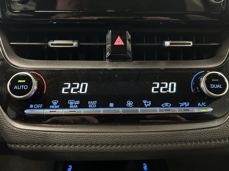 Toyota Corolla (2023) 1.8 Hybrid AT LED Kamera - fotka 12 z 26