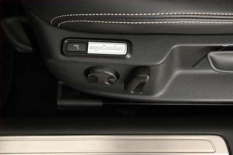 Volkswagen Passat (2020) R-Line 2.0 TDI - fotka 16 z 20