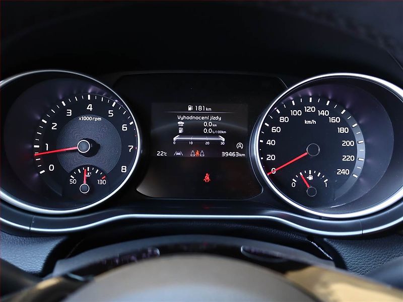 Kia Ceed (2022) 1.5 T-GDI, ČR,1.maj - fotka 9 z 16