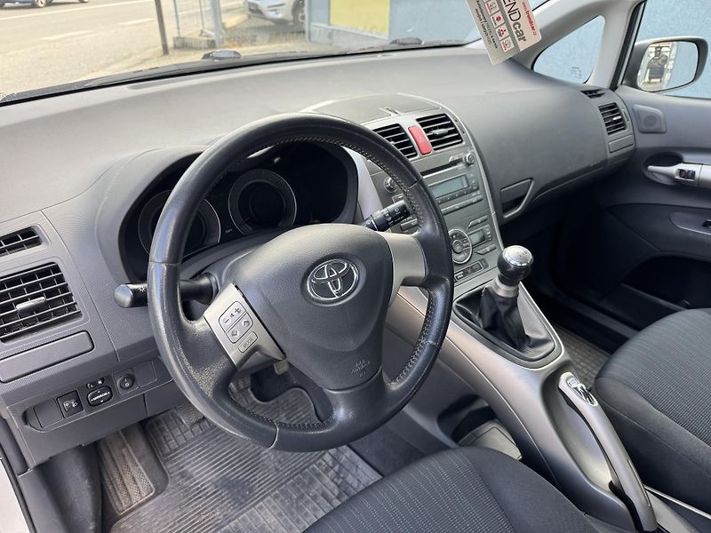 Toyota Auris 1,6VVT-i EXCLUSIVE, ČR - fotka 7 z 13