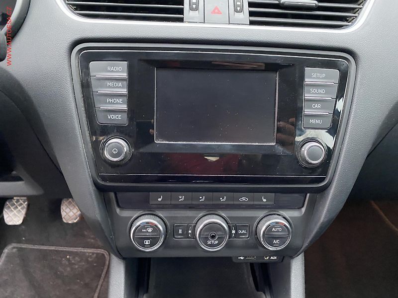 Škoda Octavia (2013) 2.0 TDi 4x4, Elegance, park - fotka 10 z 18