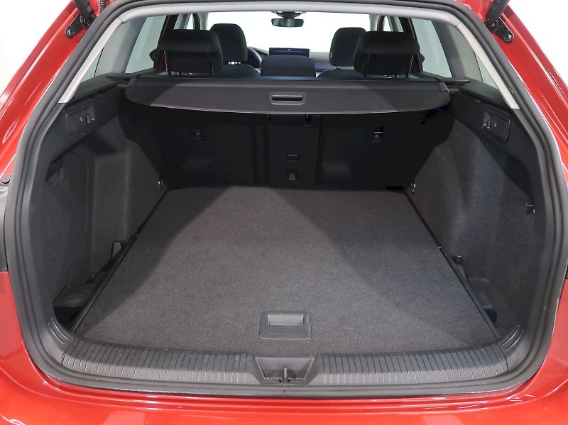 Volkswagen Golf (2025) LIFE 1.5TSI 110KW DSG - fotka 36 z 38