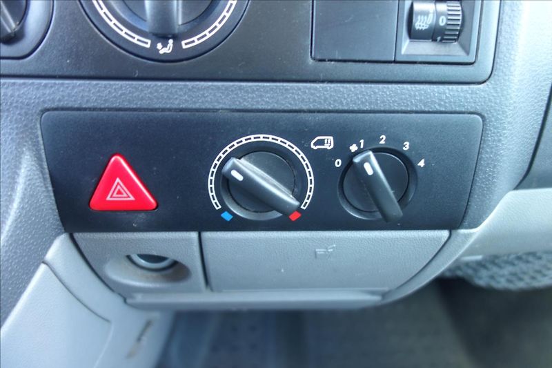 Volkswagen Transporter 2,5 TDi 96KW,ČR,8 MÍST,LONG. - fotka 22 z 30