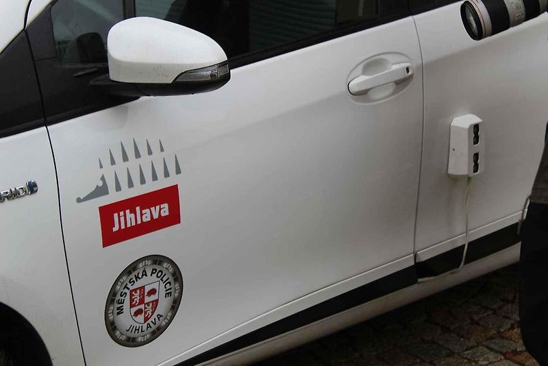 To je ono - auto, které bude v Jihlavě monitorovat nejen modré zóny.