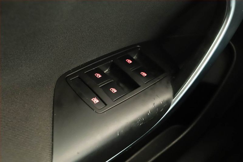 Opel Insignia (2010) 1.8, Tempomat, Park. senzory - fotka 11 z 14