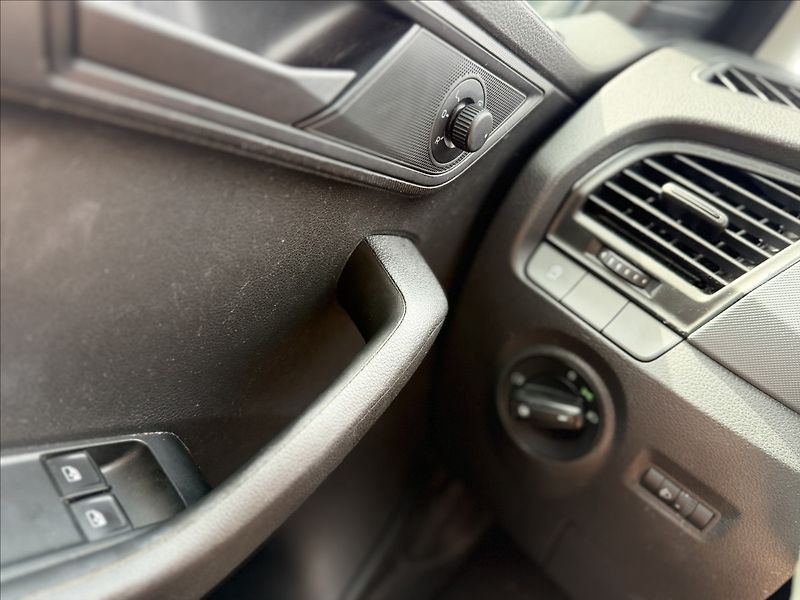 Škoda Fabia 1,0 MPI KLIMA - fotka 16 z 22