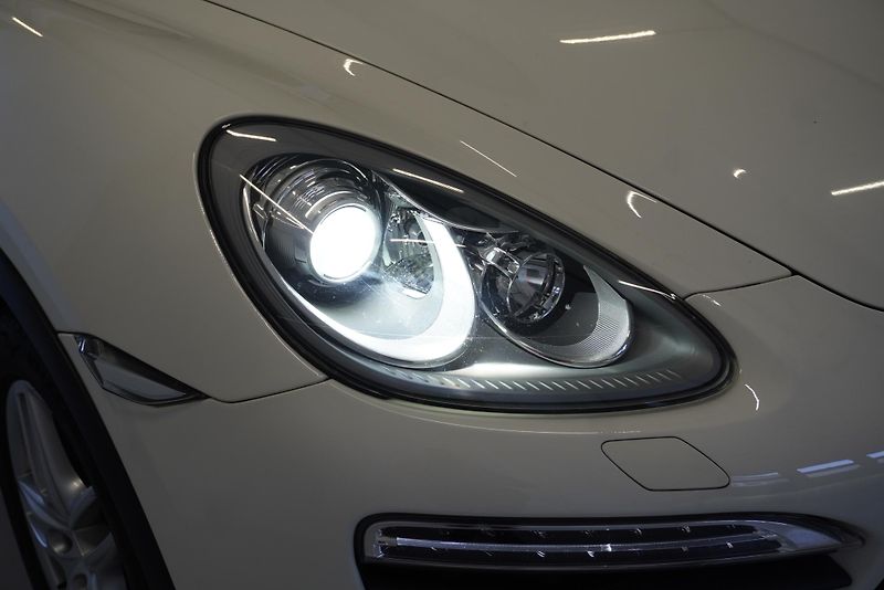 Porsche Cayenne 3,0 S E-HYBRID 4WD AUT. - fotka 9 z 20