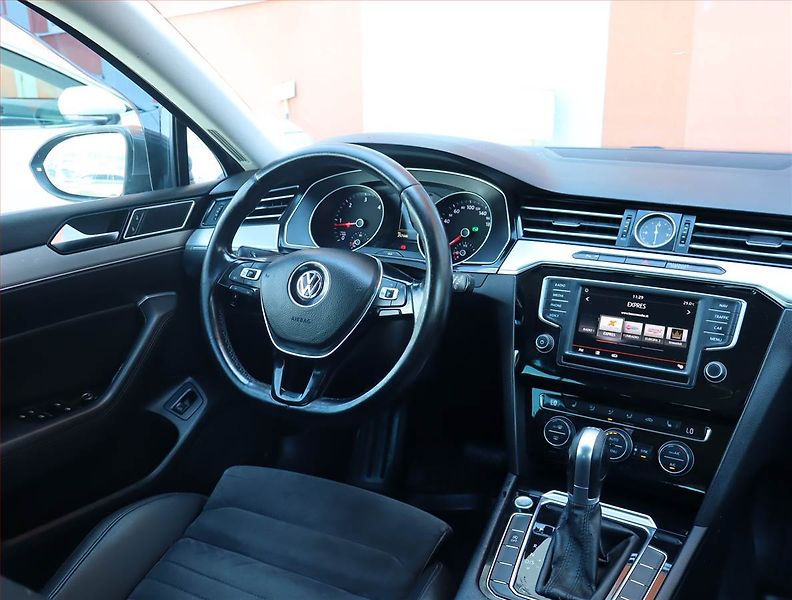 Volkswagen Passat (2016) 2.0 TDI, Automat, Navi - fotka 7 z 19