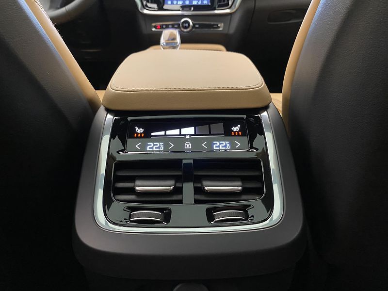 Volvo V90 CC B5 AWD ULTIMATE AUT  - fotka 34 z 66