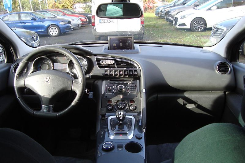 Peugeot 3008 (2013) 1.6HDi,Hybrid 4,AUT,4x4,Panora - fotka 29 z 78