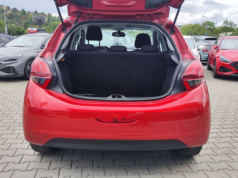 Peugeot 208 1.2 PureTech/61kW SIGNATURE - fotka 9 z 26