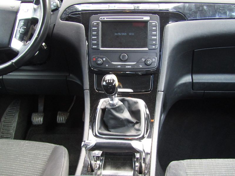 Ford Galaxy (2011) 2.0 TDCi 103kW 7MÍST - fotka 17 z 38