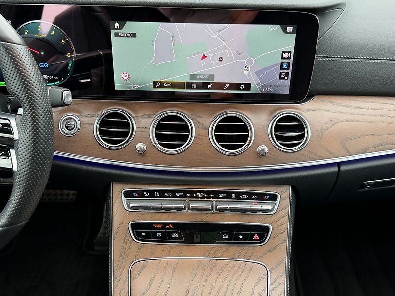 Mercedes-Benz Třídy E E 300de 4MATIC - fotka 20 z 39