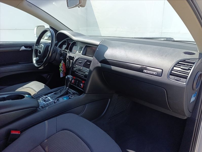 Audi Q7 3,0 TDi Quattro Autom.7Míst ČR - fotka 28 z 40