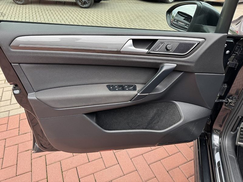 Volkswagen Golf Sportsvan (2016) 1.4TSi R-Line DSG Xenony Navi - fotka 25 z 48